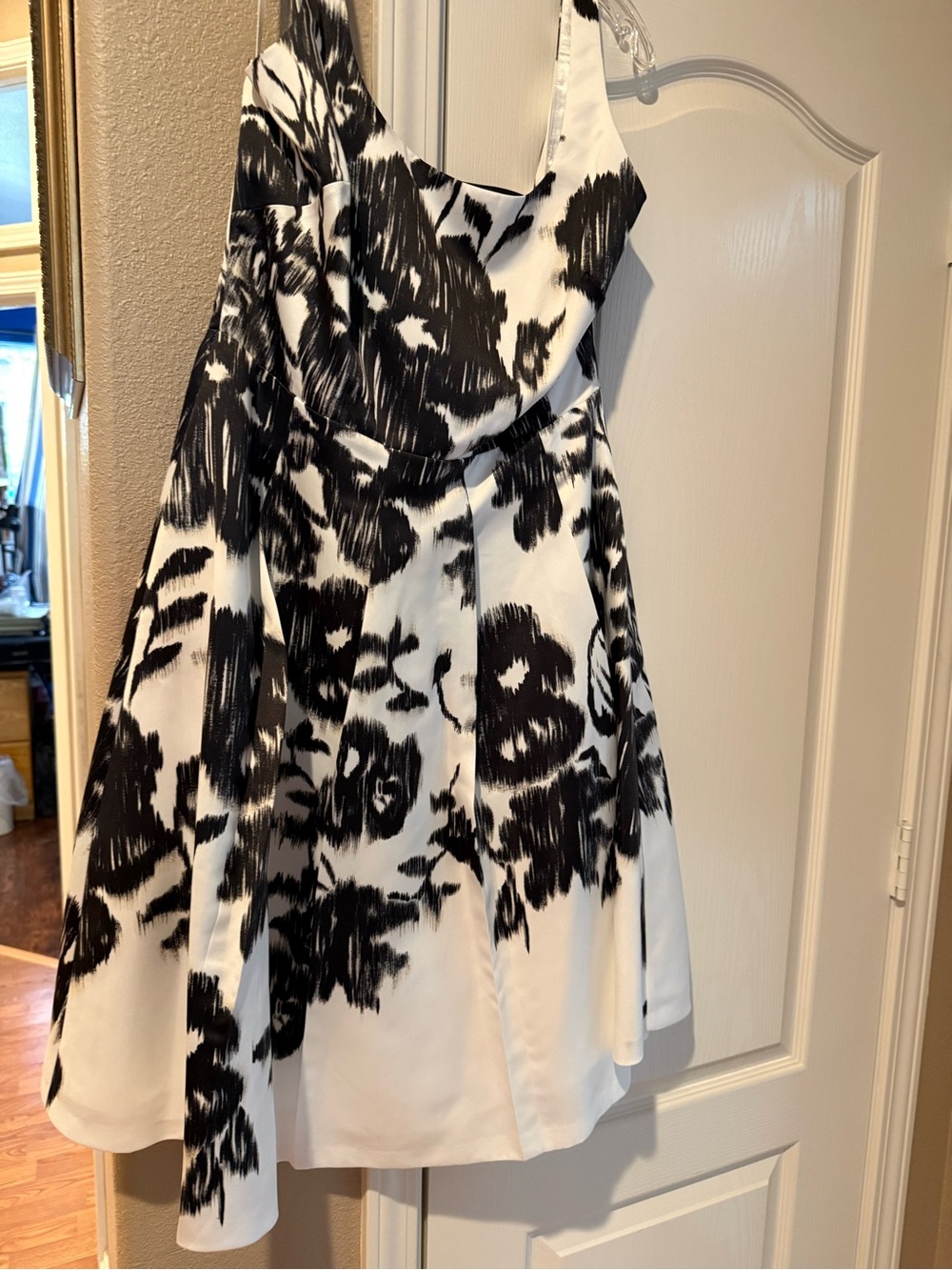 White House Black Market Black and White Floral Sheath Dress